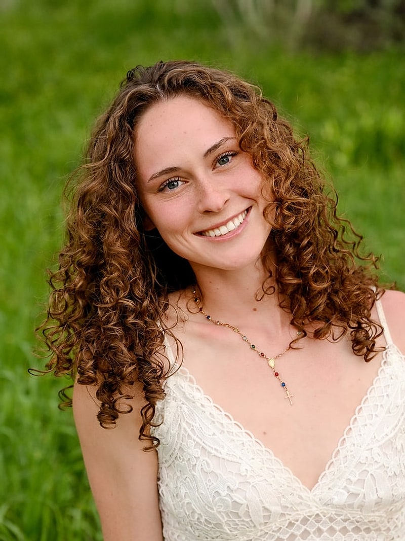 Zoie, dental assistant